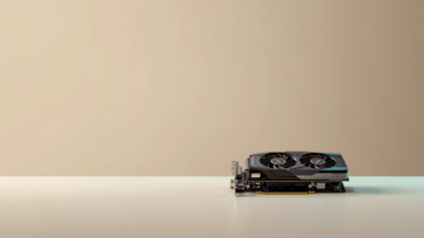 Configuration PC pour DaVinci Resolve : carte graphique posée sur un bureau, le composant le plus important